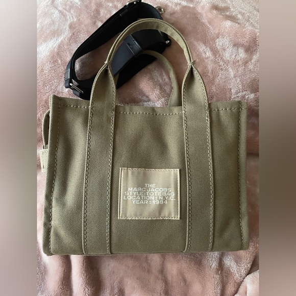 🎉🎉🥳 SOLD DO NOT BUY 🥳🎉🎉 Marc Jacobs Tote - Picture 2 of 10